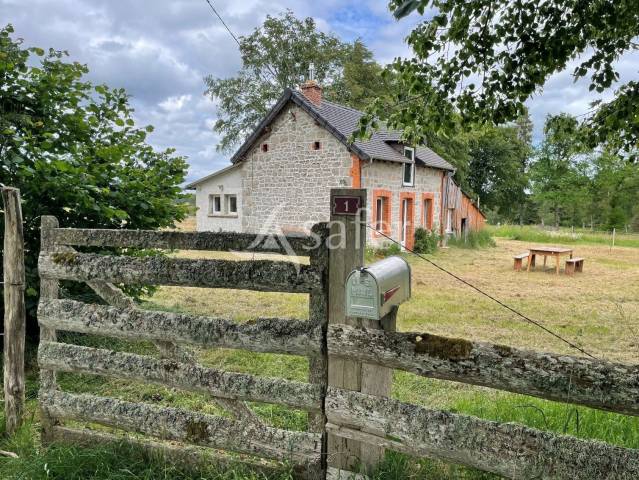 Enclos bâti avec 5ha90 de foncier bien groupés.