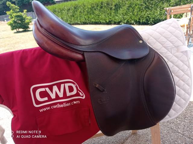 A vendre selle CWD SE02 17,5 pouces ann&eacute;e 2011