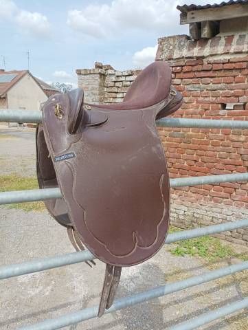 Selle randonn&eacute;e stock 