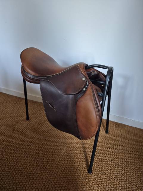 Superbe selle CSO Childeric 17'' ch&acirc;taigne