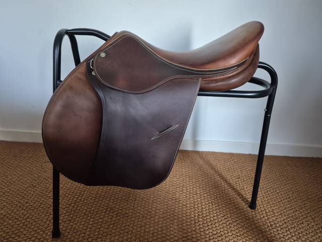 Superbe selle CSO Childeric 17'' ch&acirc;taigne