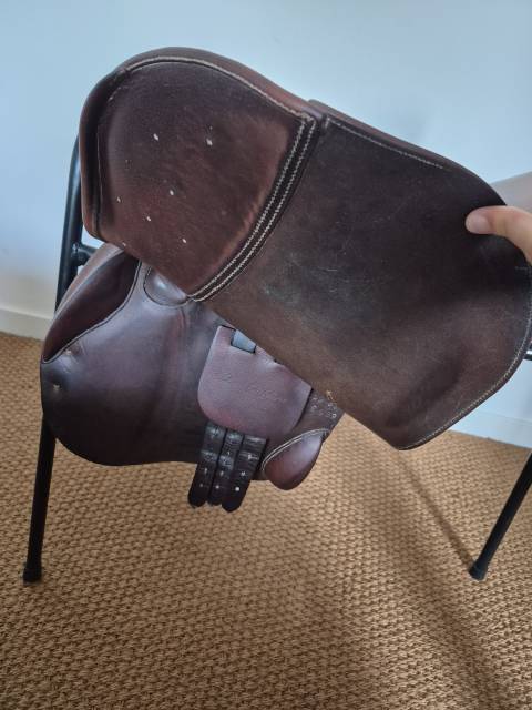 Superbe selle CSO Childeric 17'' ch&acirc;taigne