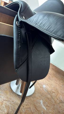   Selle de dressage double quartier , taille 16, neuve,