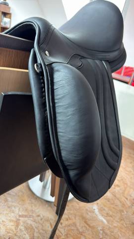   Selle de dressage double quartier , taille 16, neuve,