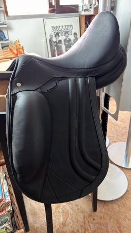   Selle de dressage double quartier , taille 16, neuve,