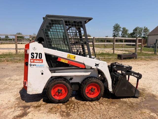 Bobcat s70 avec godet grappier