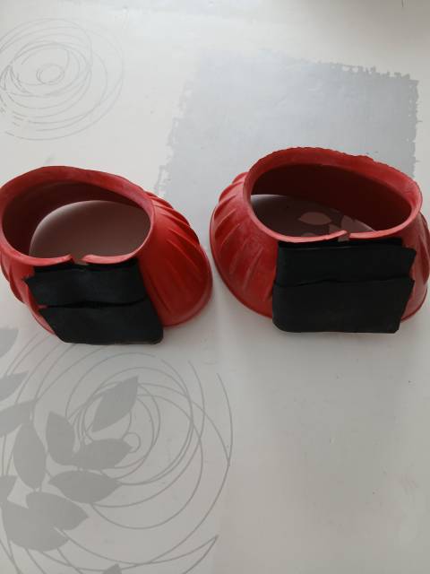 2 cloches ouvertes rouges taille S