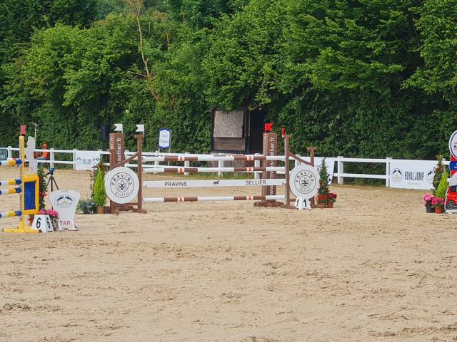 OBSTACLE OXER