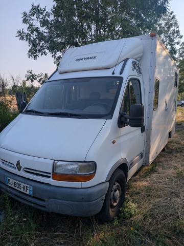 Renault master ii t35 – camion aménagé pour chevaux – à