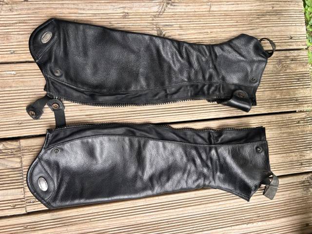 Mini chaps cuir noir Parlenti