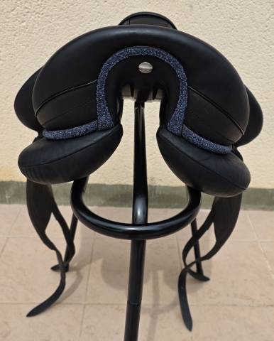 Selle de dressage devoucoux makila harmonie siège 17,5
