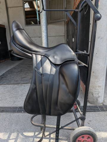 Selle de dressage Butet - Tr&egrave;s bon &eacute;tat 