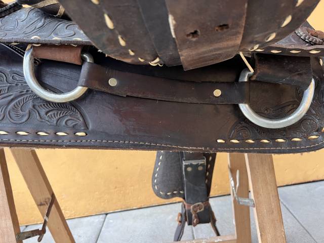 Selle western en cuir grav&eacute;e &ndash; Tr&egrave;s bel &eacute;tat