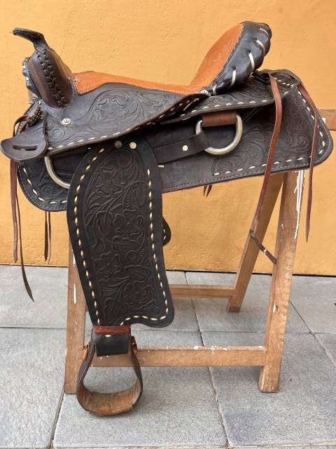 Selle western en cuir grav&eacute;e &ndash; Tr&egrave;s bel &eacute;tat