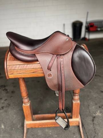 Selle Meyer ACT-1 17" &ndash; Excellent &eacute;tat &ndash; Disponible en 