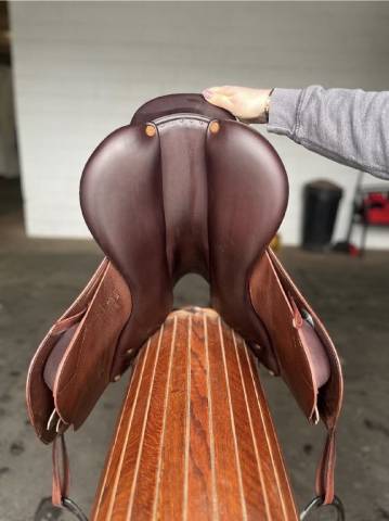 Selle Meyer ACT-1 17" &ndash; Excellent &eacute;tat &ndash; Disponible en 