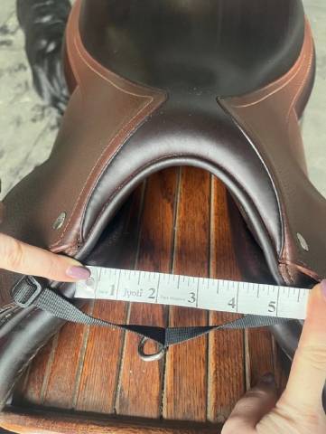 Selle Meyer ACT-1 17" &ndash; Excellent &eacute;tat &ndash; Disponible en 