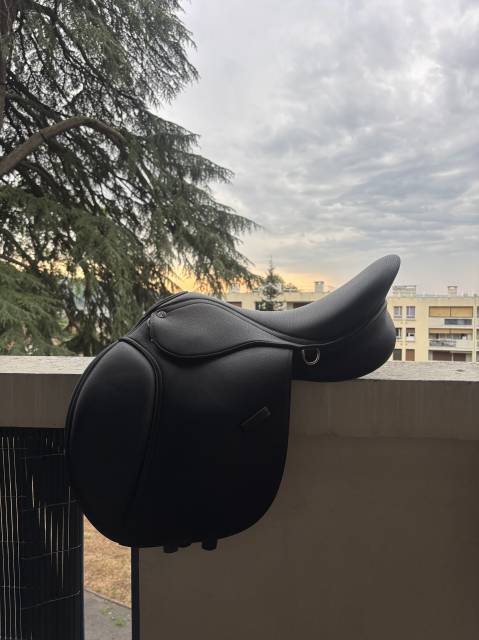 Selle Norton pro noire 17 pouces parfait etat 
