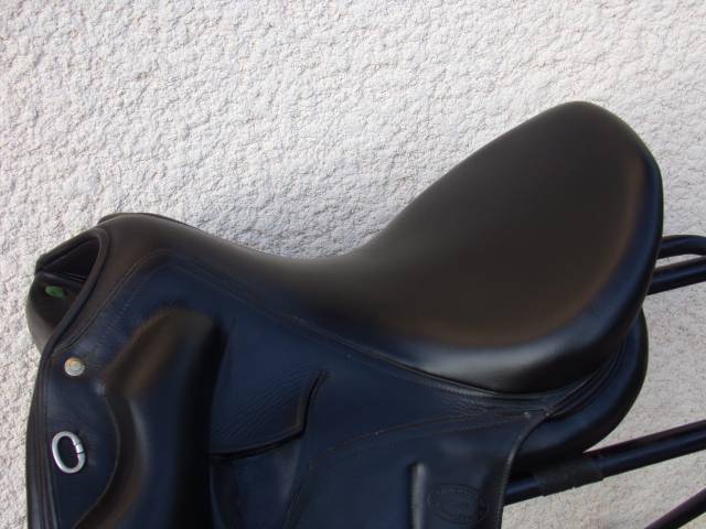 Selle Dressage Devoucoux Mendia 17'5 petit prix 