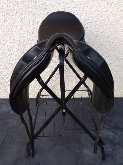 Selle Dressage Devoucoux Mendia 17'5 petit prix 