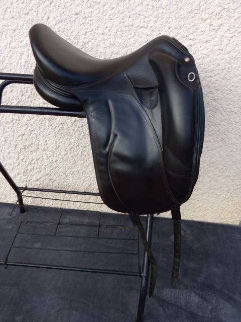 Selle Dressage Devoucoux Mendia 17'5 petit prix 