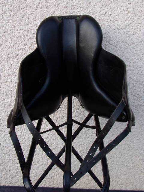 Selle Dressage Devoucoux Mendia 17'5 petit prix 