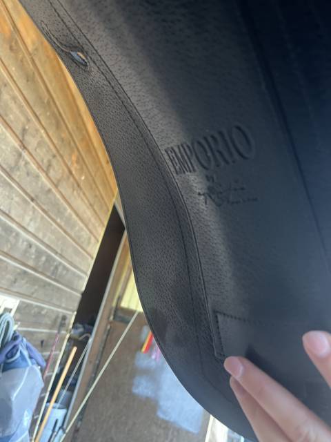 Selle &eacute;quipe mod&egrave;le emporio