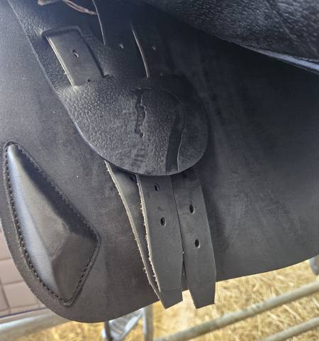 Selle Antares neuve 17.5p cuir sup&eacute;rieur 