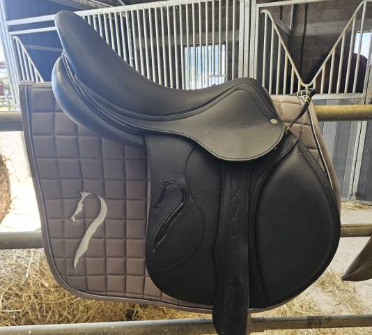 Selle Antares neuve 17.5p cuir sup&eacute;rieur 