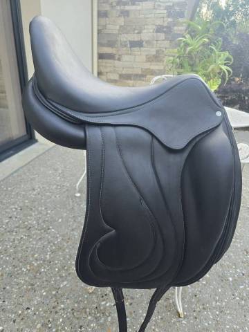 Selle dressage antares 17.5 pouces