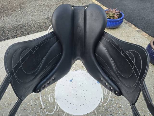 Selle dressage antares 17.5 pouces