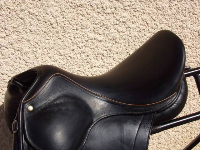 Selle Dressage Childeric 17' petit prix 