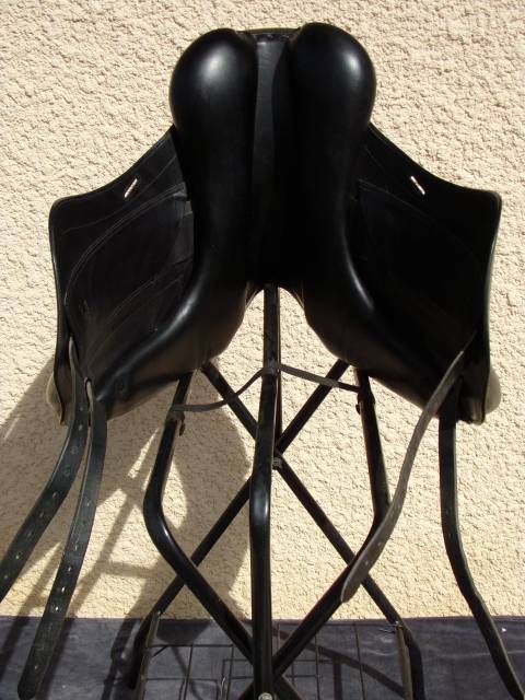 Selle Dressage Childeric 17' petit prix 
