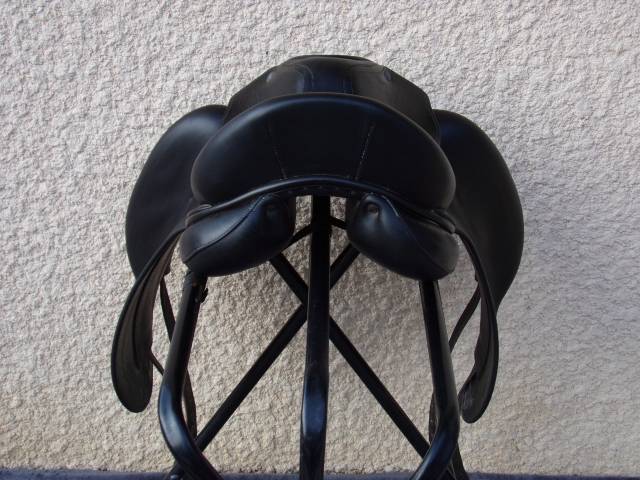 Selle dressage Childeric 17'5 petit prix 