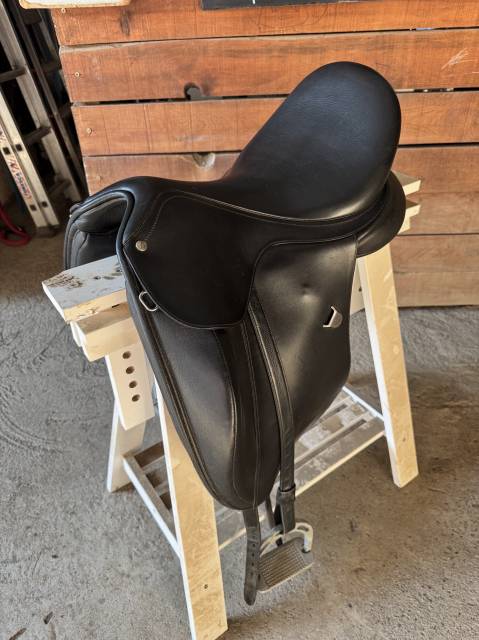 Selle Bates innova dressage 17,5p