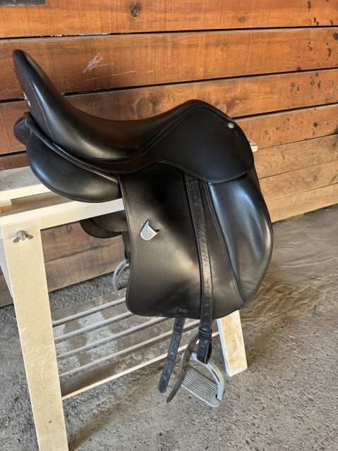 Selle Bates innova dressage 17,5p