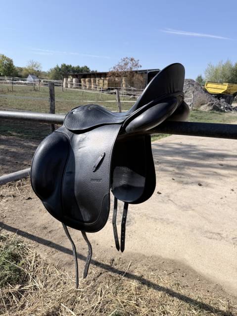 Selle dressage passier modele corona 2 17,5 p