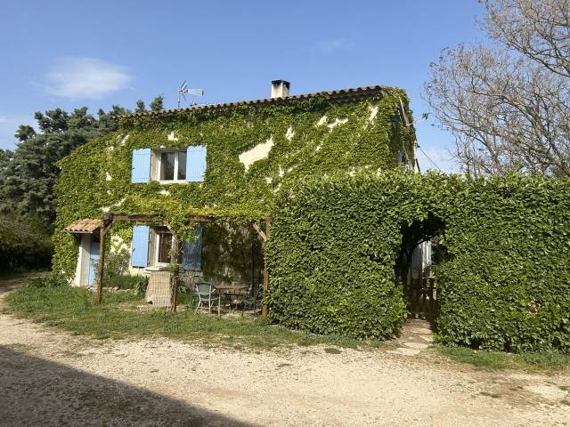 Propriété équestre avec villa et gîtes lançon-provence