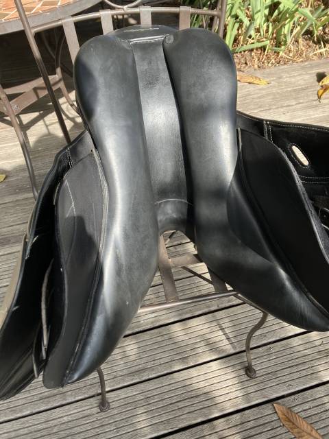 Vends Selle Cuir 17,5 Fouganza mixte bon état