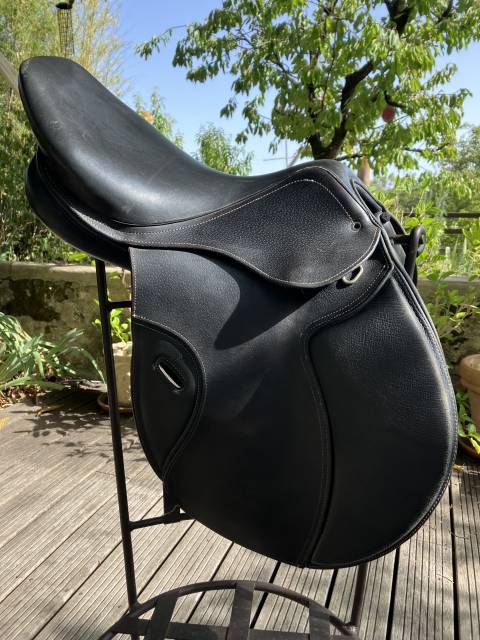 Vends Selle Cuir 17,5 Fouganza mixte bon &eacute;tat