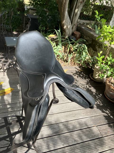 Vends Selle Cuir 17,5 Fouganza mixte bon &eacute;tat