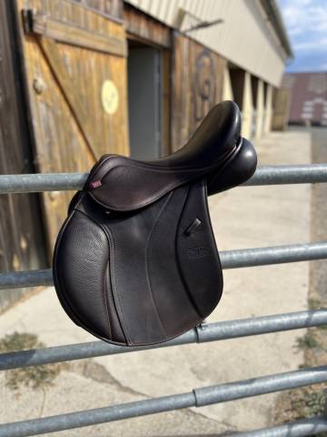 Selle mixte 17 pouces GFS