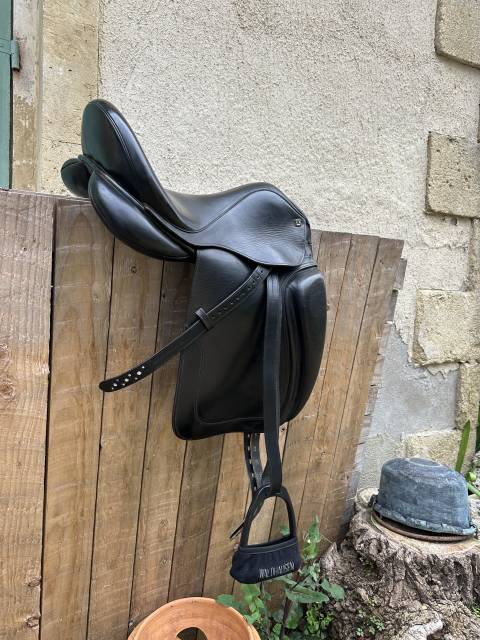 Selle de dressage 