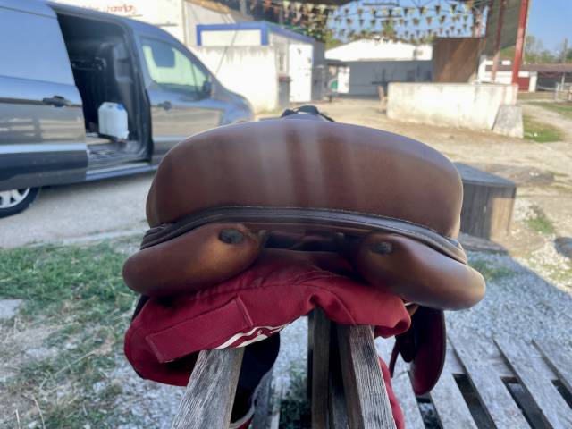 Selle renaissance taille 17 parfait &eacute;tat 