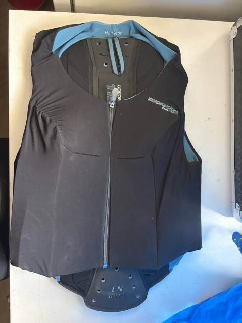 Dorsale KOMPERDELL noire et bleu adulte 
