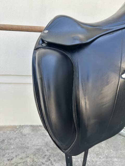 Selle de dressage Equipe model Emporio 