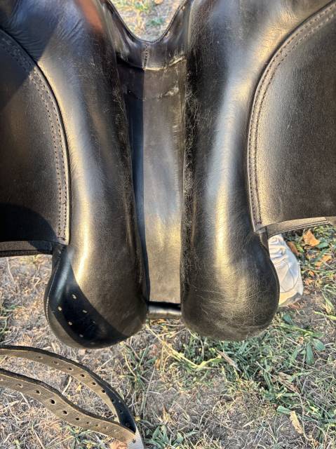 SELLE DRESSAGE &Eacute;RIC THOMAS 17"