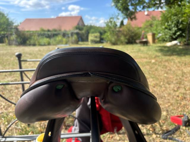 Selle &eacute;quipe Expression 17,5" - cuir - quartiers