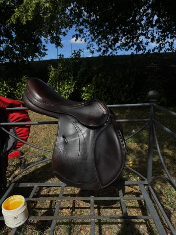 Selle &eacute;quipe Expression 17,5" - cuir - quartiers