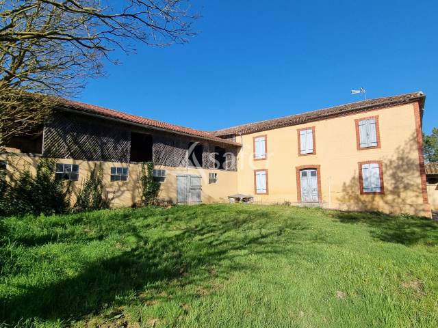 Corps de ferme à rénover sur 47 ha sud-est du gers